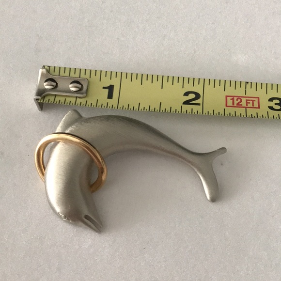 VINTAGE LADY REMINGTON GOLD AND SILVER TONE DOLPHIN BROOCH - Picture 8 of 9